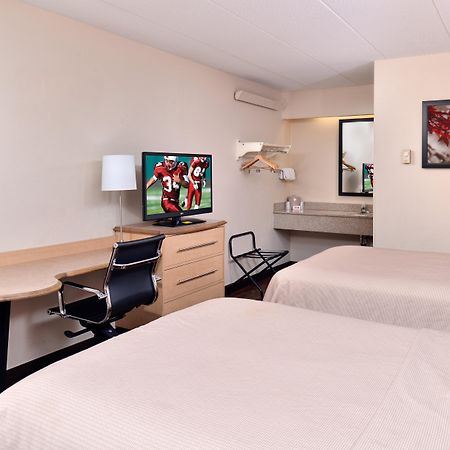 Super 8 By Wyndham Deerfield - Northbrook Hotel Luaran gambar