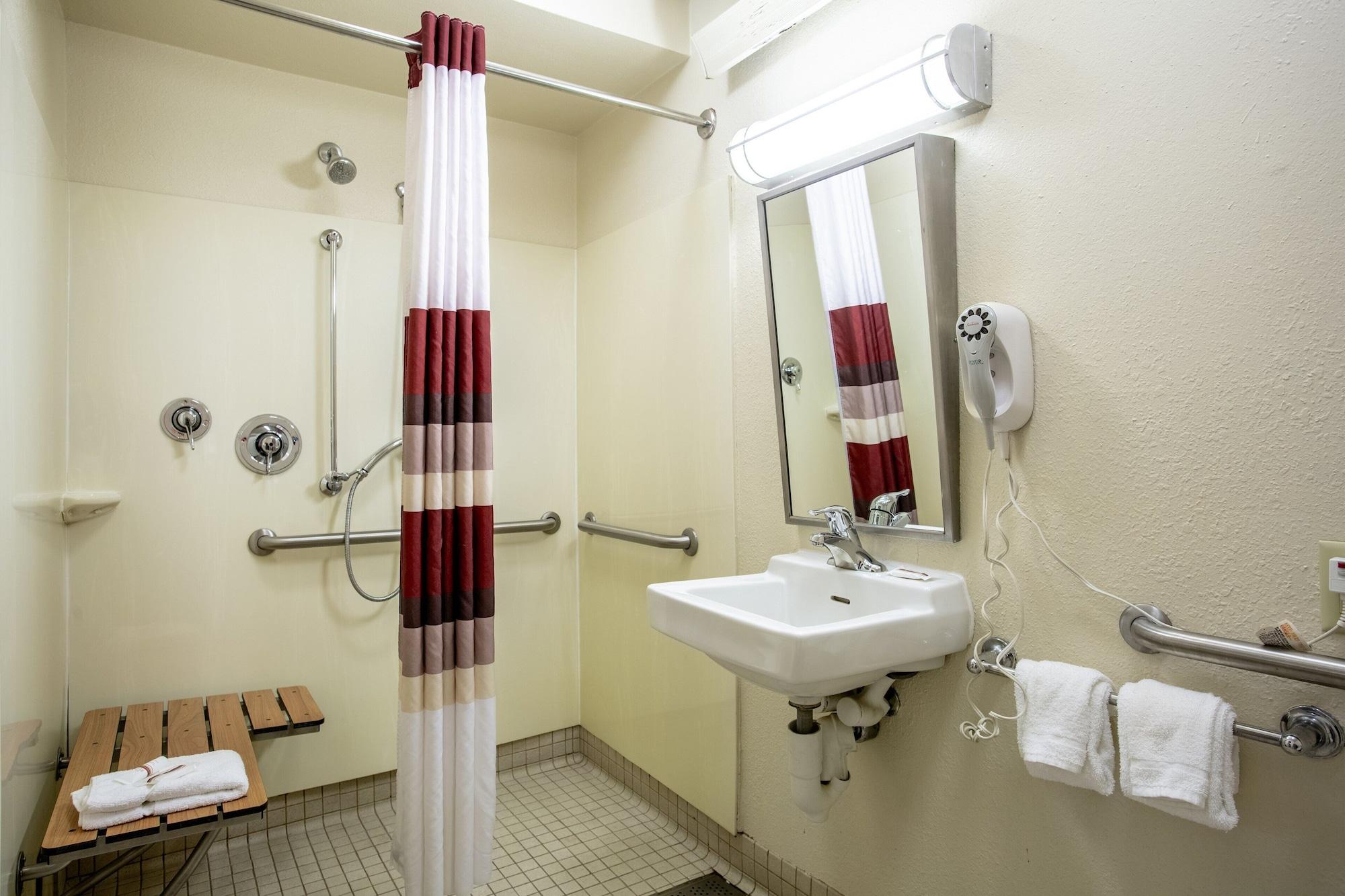 Super 8 By Wyndham Deerfield - Northbrook Hotel Luaran gambar