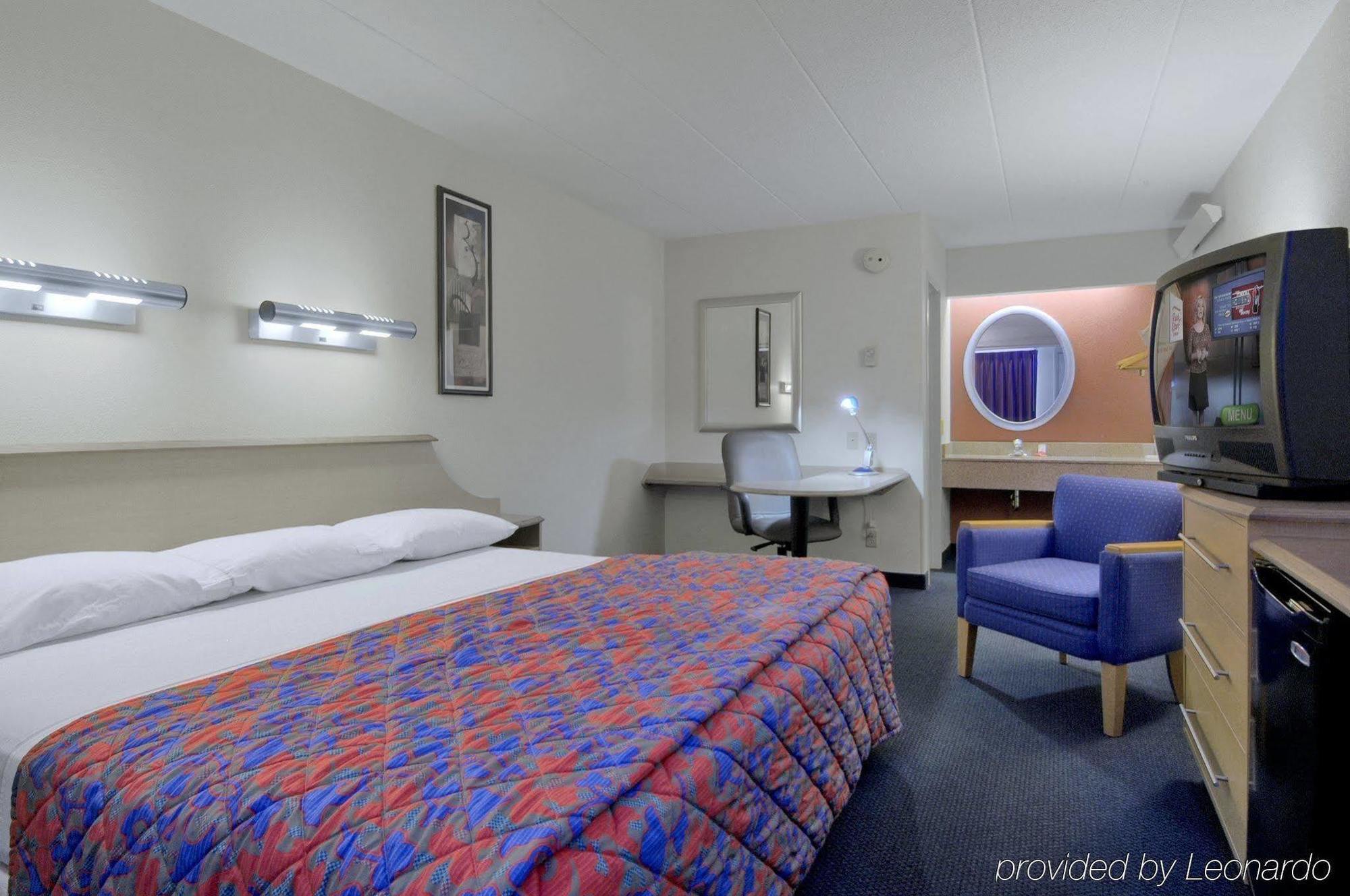 Super 8 By Wyndham Deerfield - Northbrook Hotel Bilik gambar